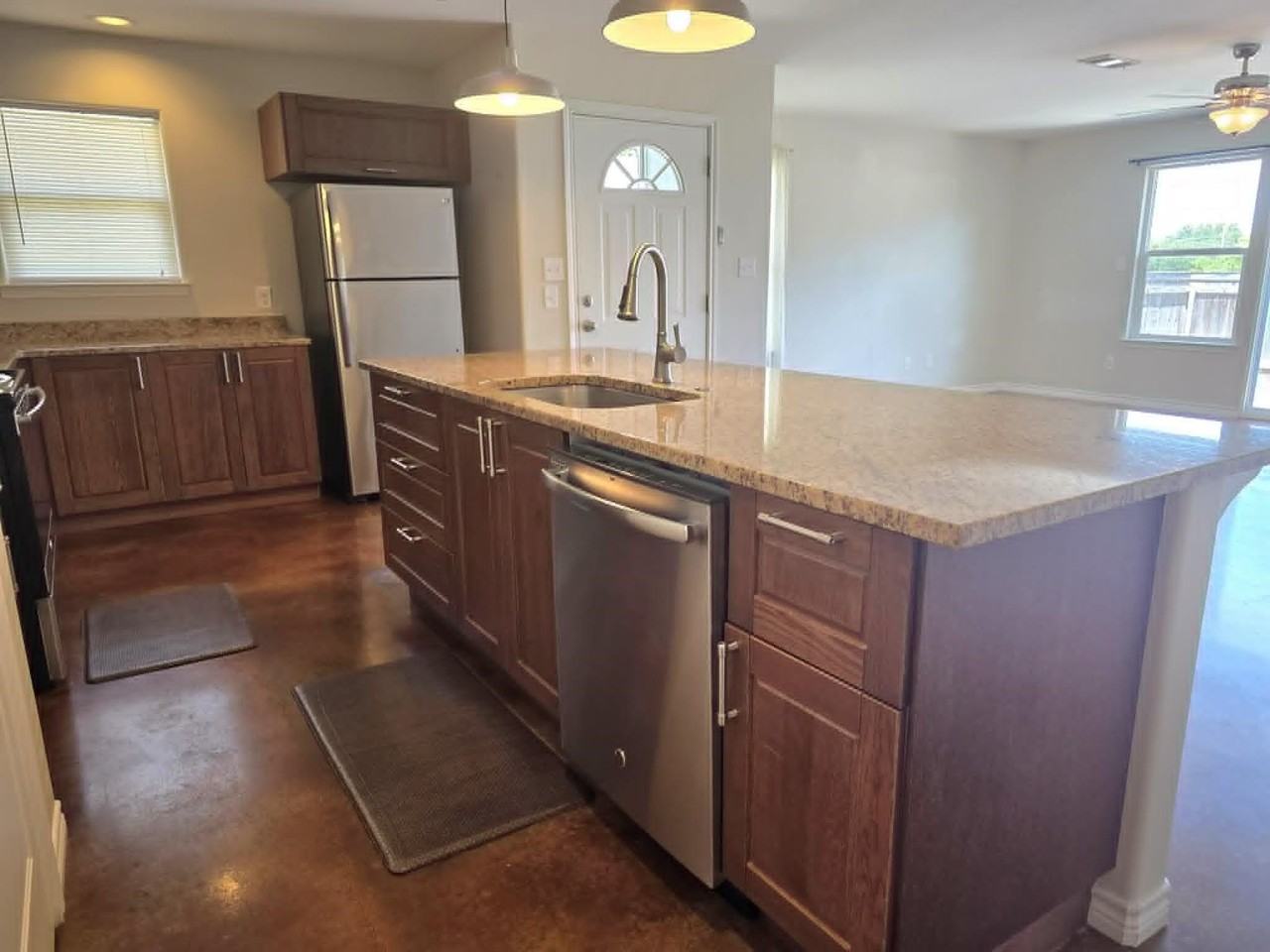 509 Avenue K - Photo 6 of 12