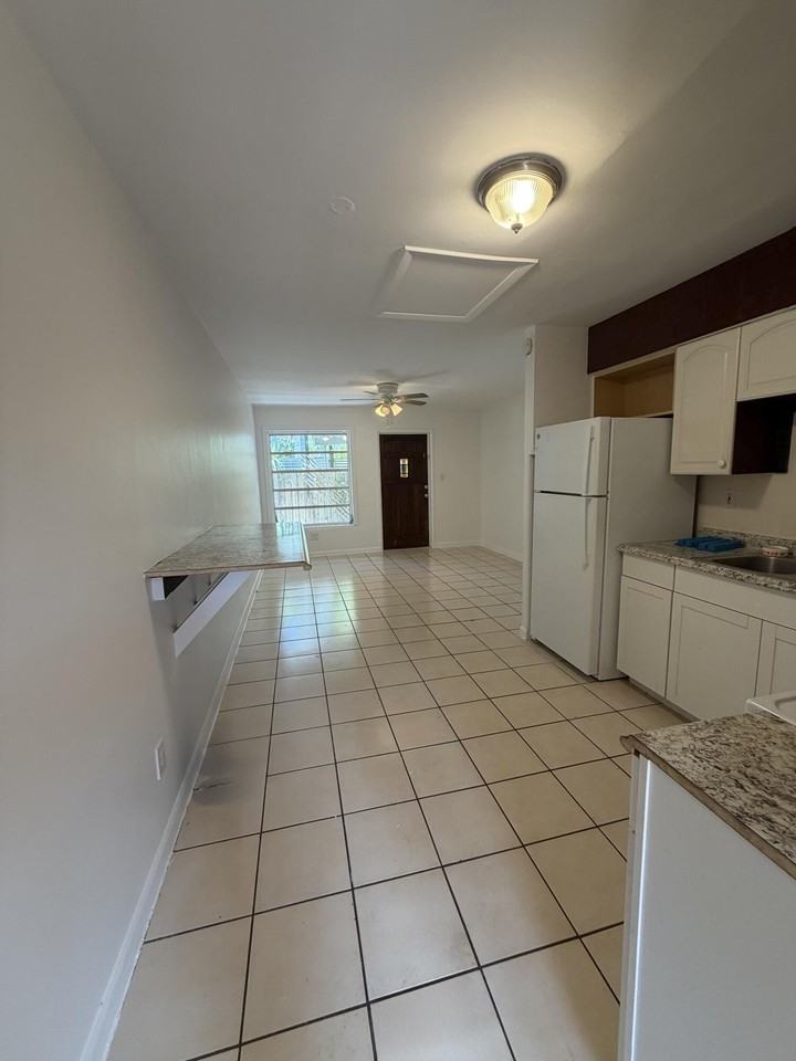 1614 Dennis St #B - Photo 2 of 11