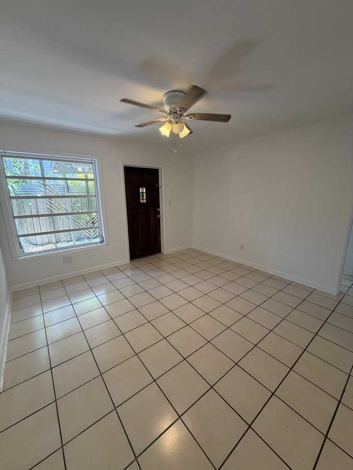 1614 Dennis St #B - Photo 3 of 11