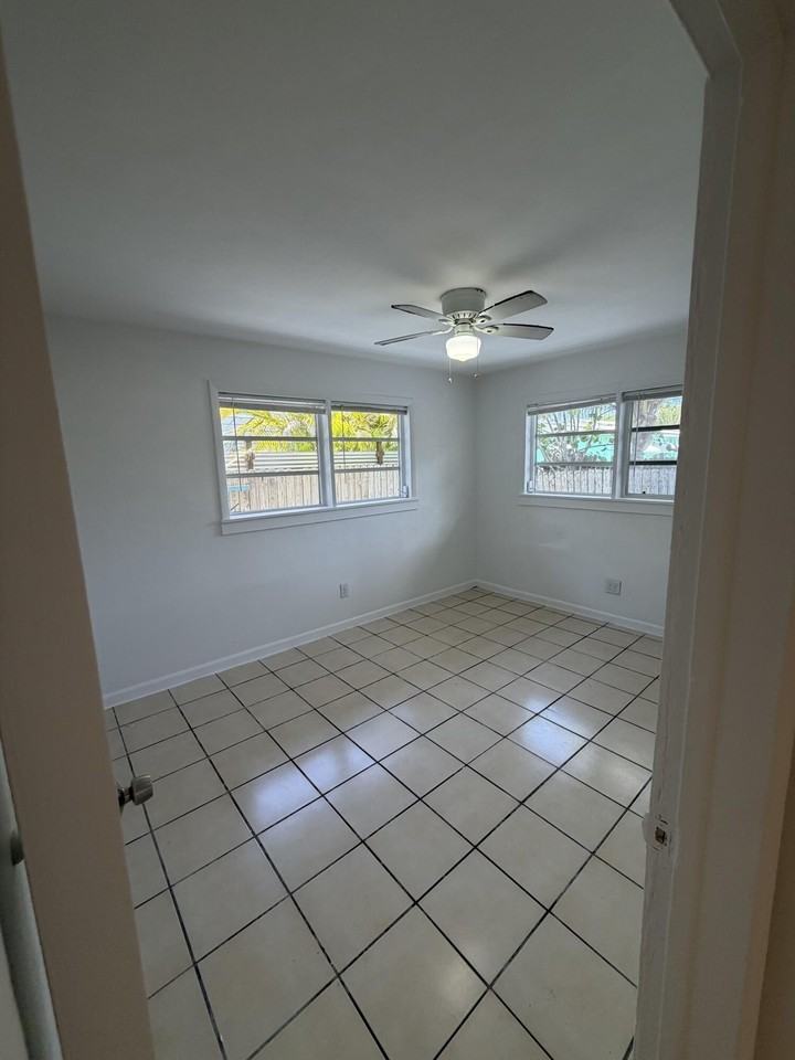 1614 Dennis St #B - Photo 4 of 11