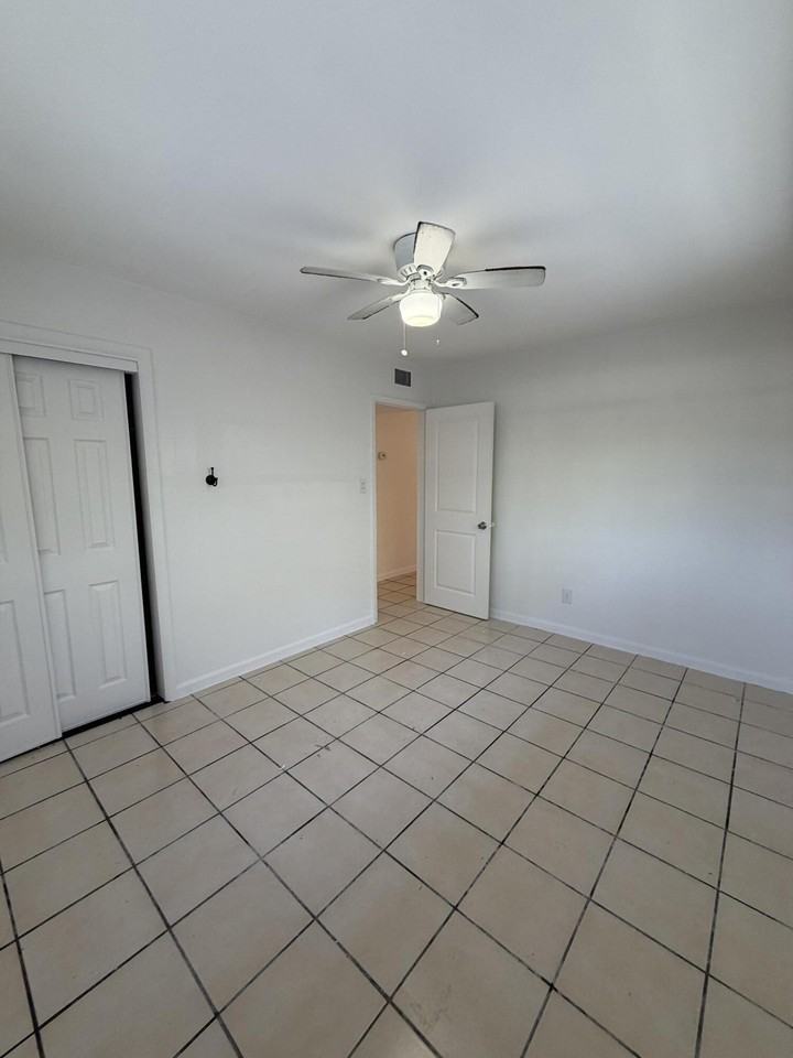 1614 Dennis St #B - Photo 5 of 11