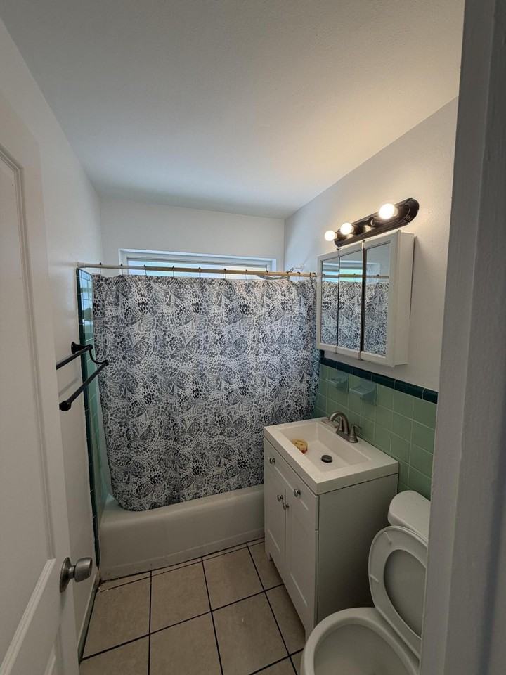 1614 Dennis St #B - Photo 7 of 11