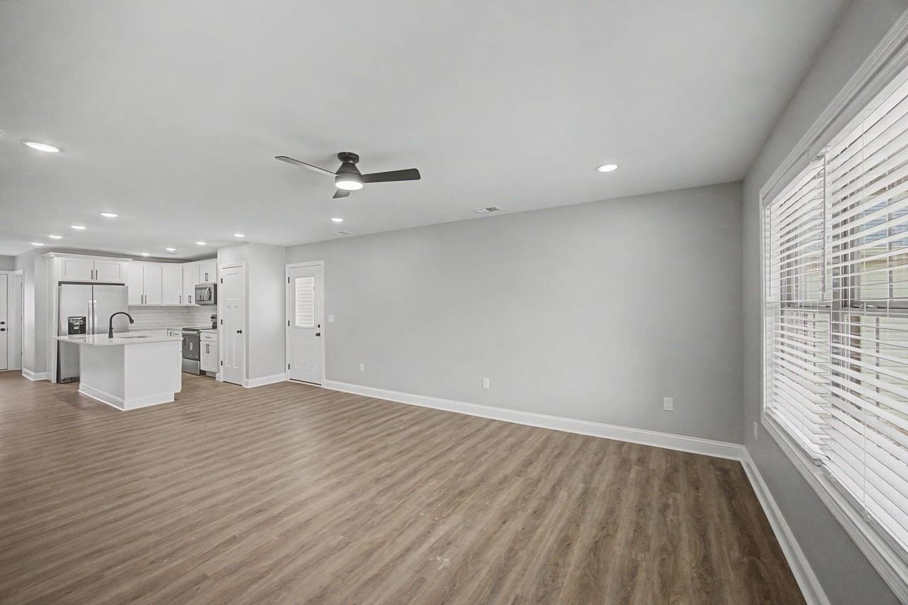 209 Harvest Park Dr - Photo 3 of 20