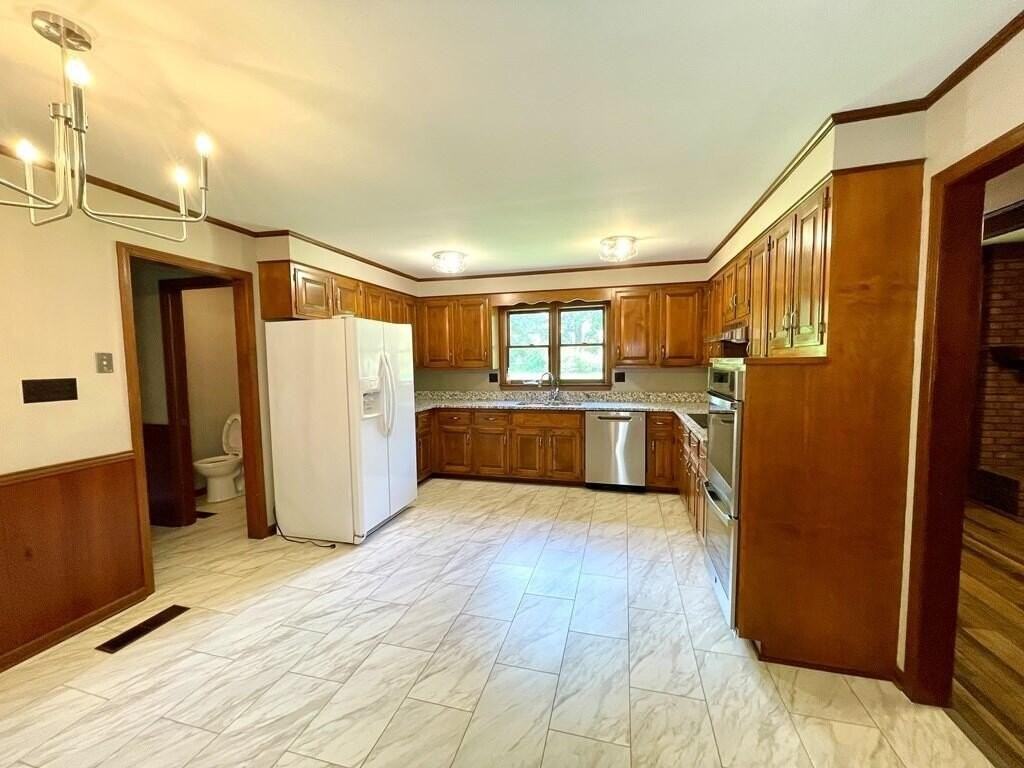 205 Browning Pl - Photo 6 of 23