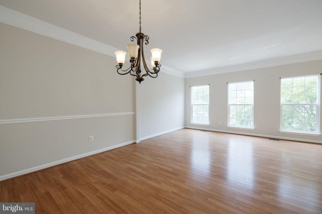 5319 Waldo Dr - Photo 3 of 50