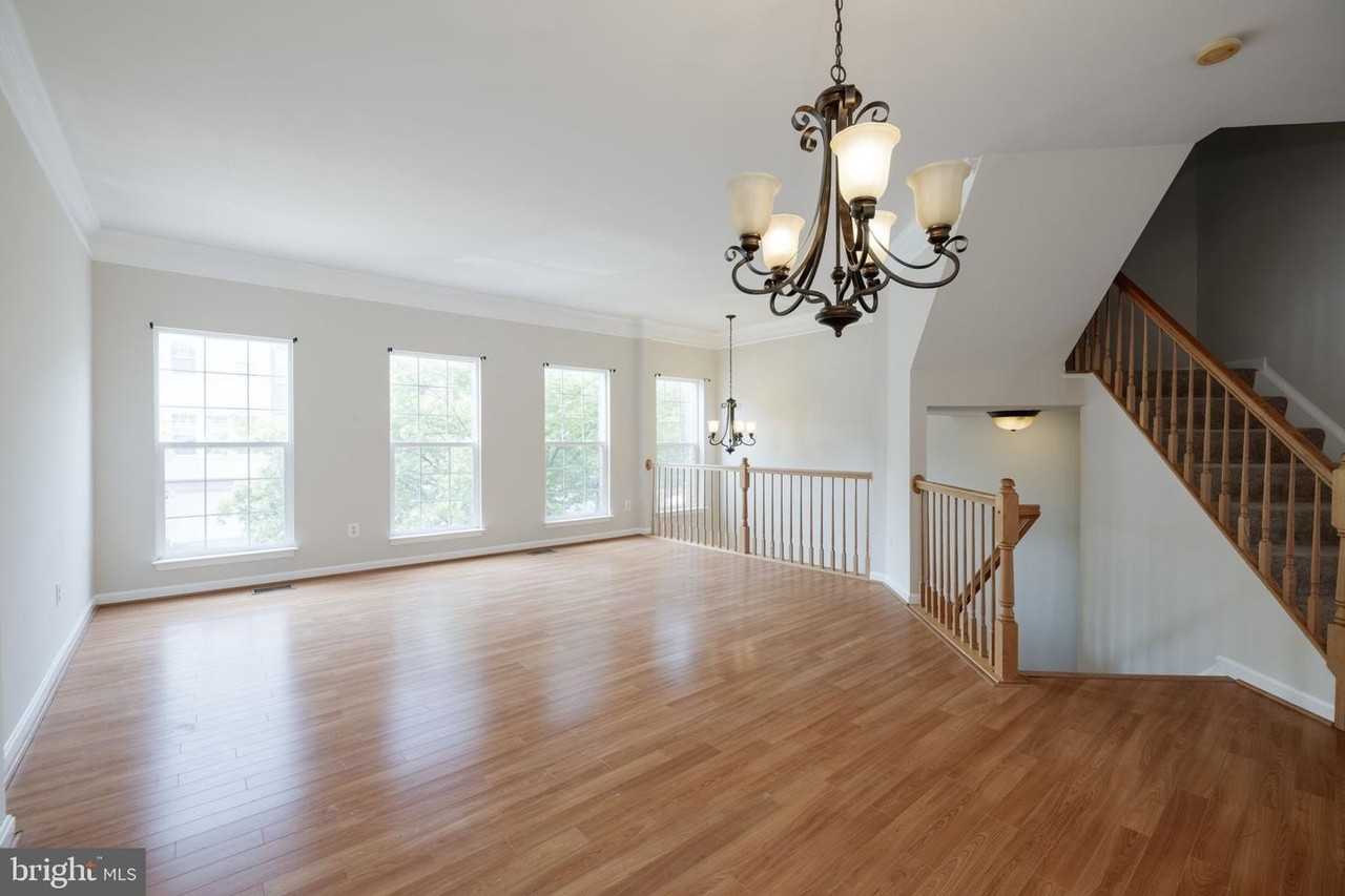 5319 Waldo Dr - Photo 4 of 50