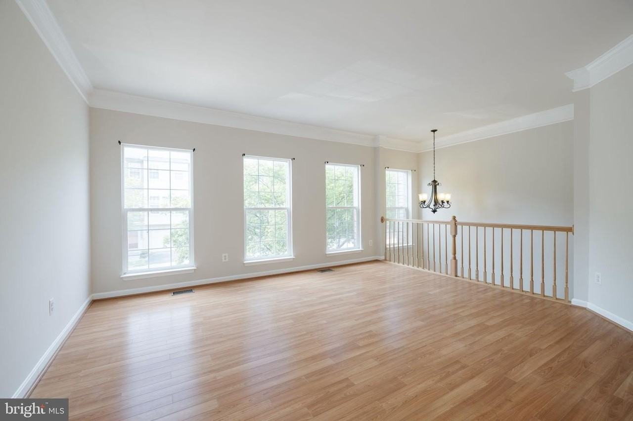 5319 Waldo Dr - Photo 5 of 50