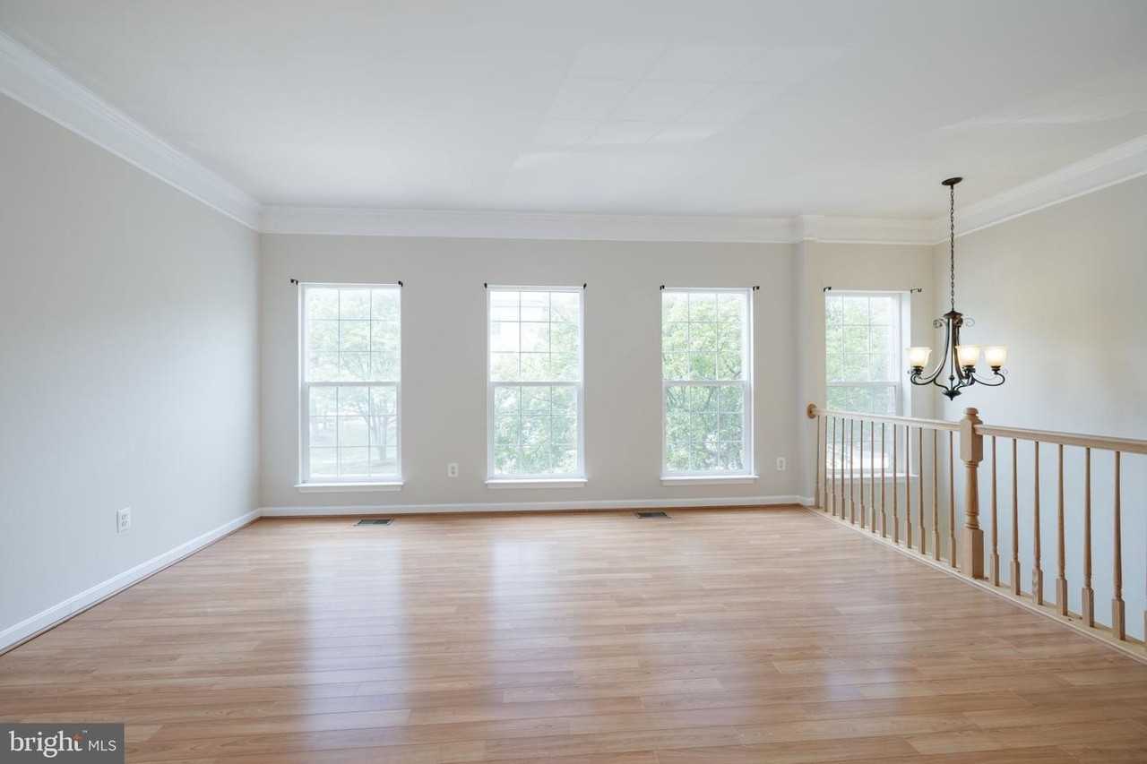5319 Waldo Dr - Photo 6 of 50