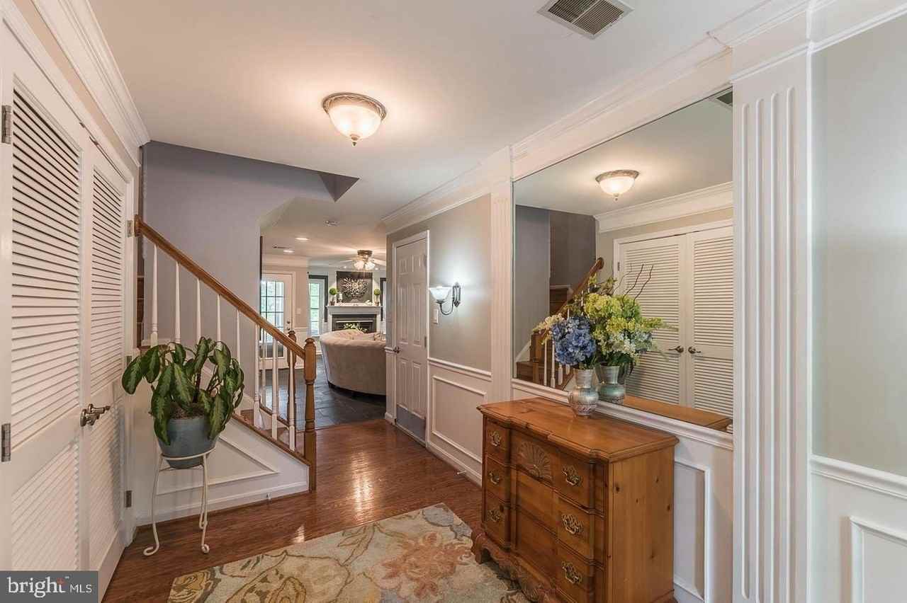 43125 Holtby Sq - Photo 2 of 36