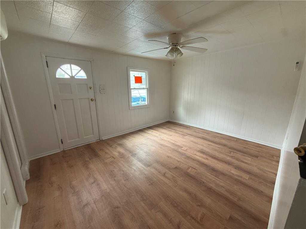 1436 Poplar St - Photo 2 of 18