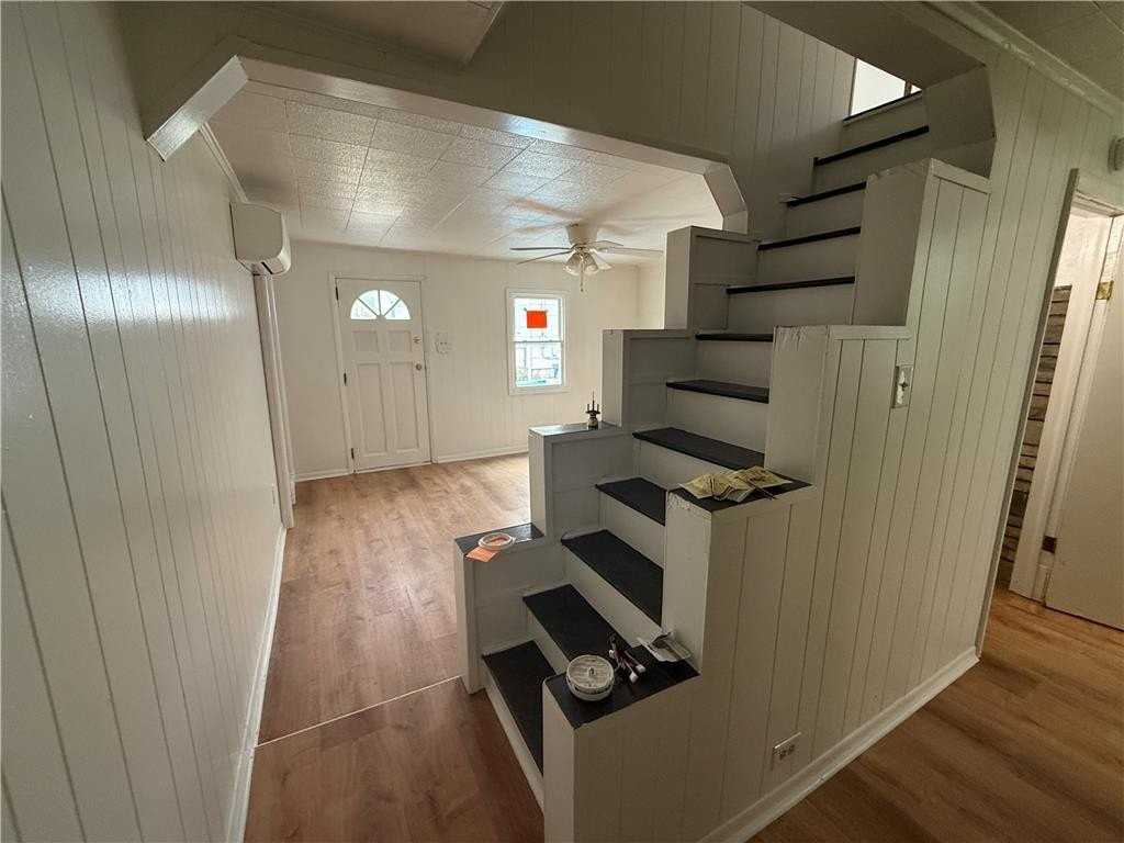 1436 Poplar St - Photo 3 of 18