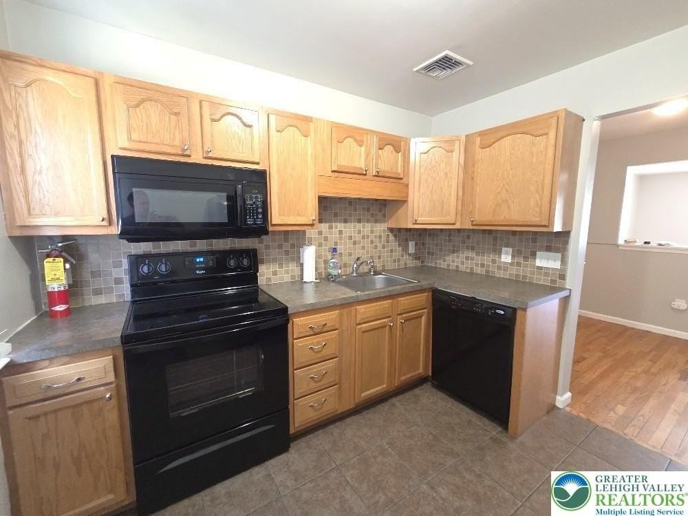 1747 Schoenersville Rd - Photo 7 of 13