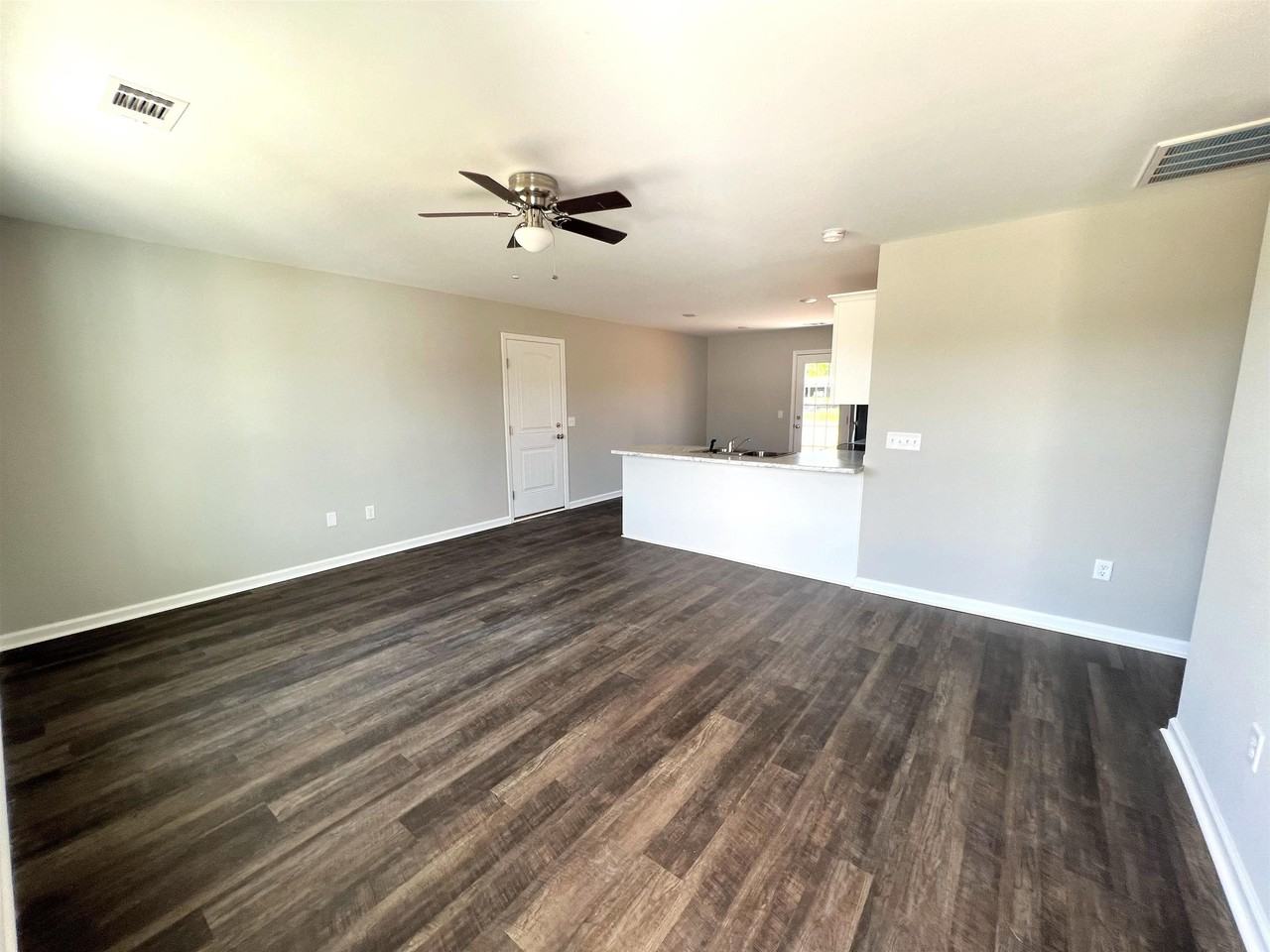 124 Callaway Cres #1 - Photo 2 of 20