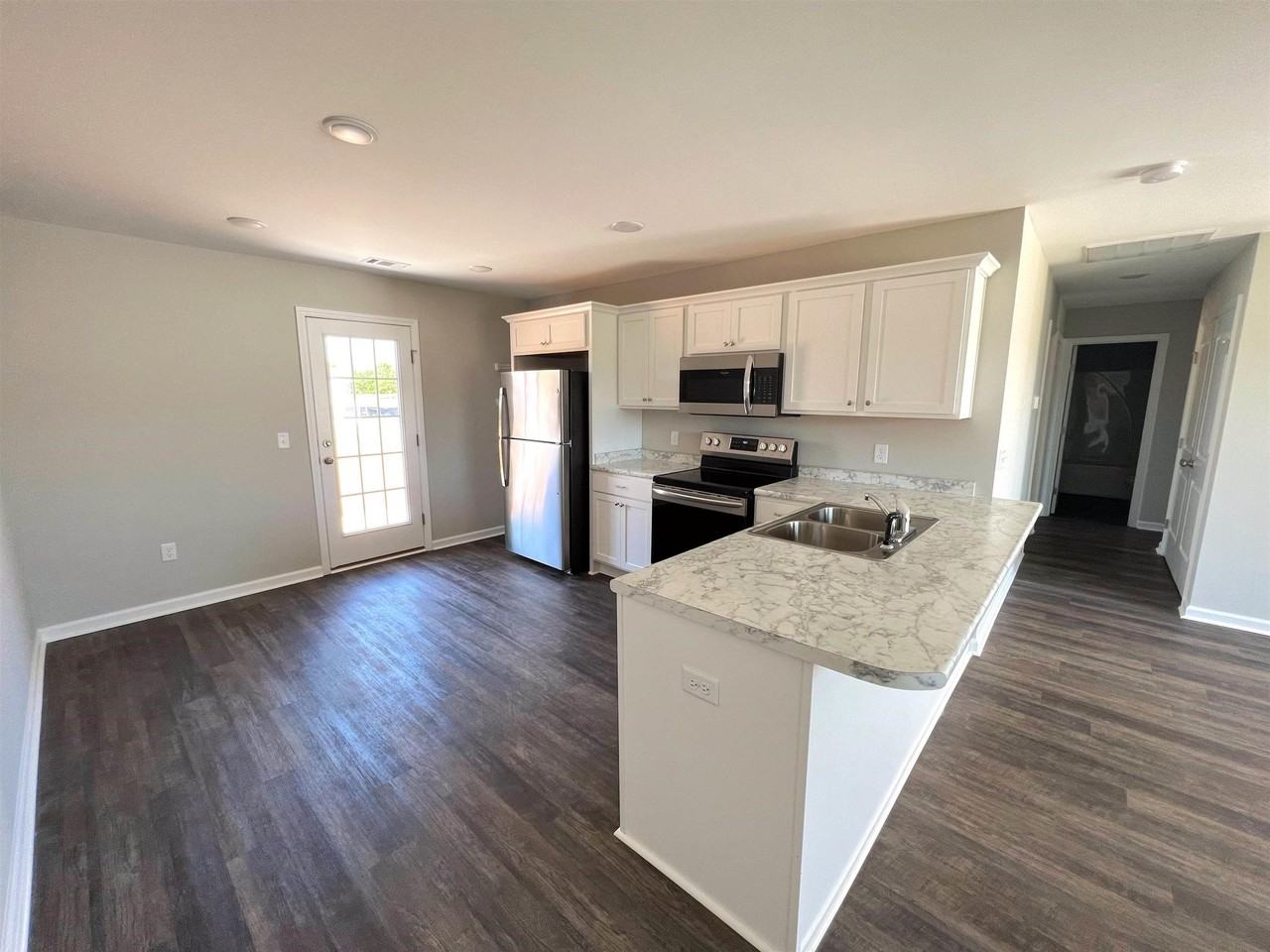 124 Callaway Cres #1 - Photo 4 of 20
