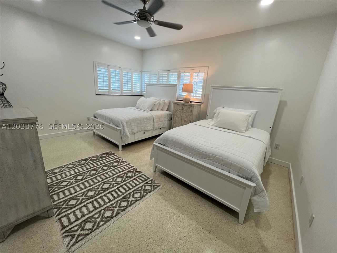 1100 Ne 84th St - Photo 2 of 11
