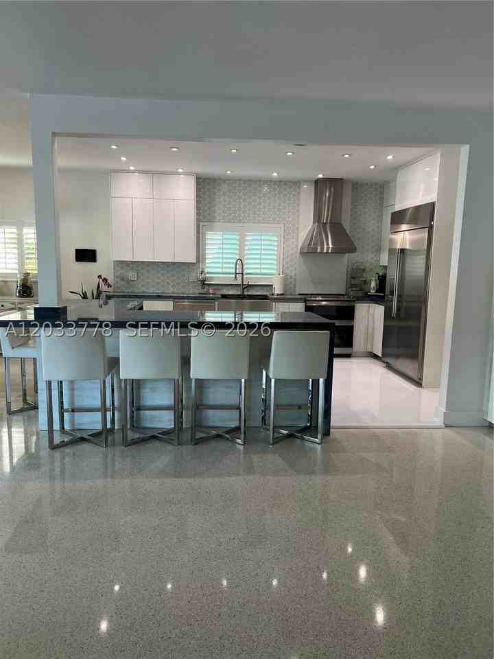 1100 Ne 84th St - Photo 7 of 11