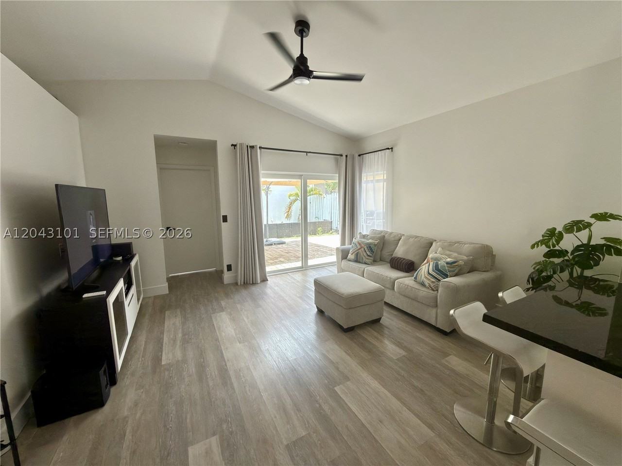 17905 Sw 10th Ct #1 - Photo 4 of 11
