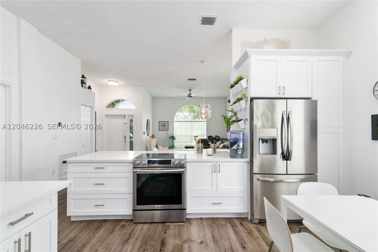 14275 Nw 18th Pl - Photo 7 of 39