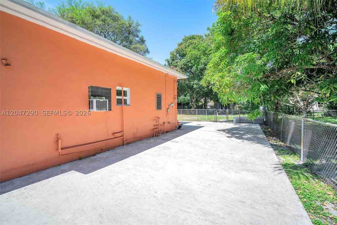 13140 N Miami Ave #1 - Photo 3 of 11
