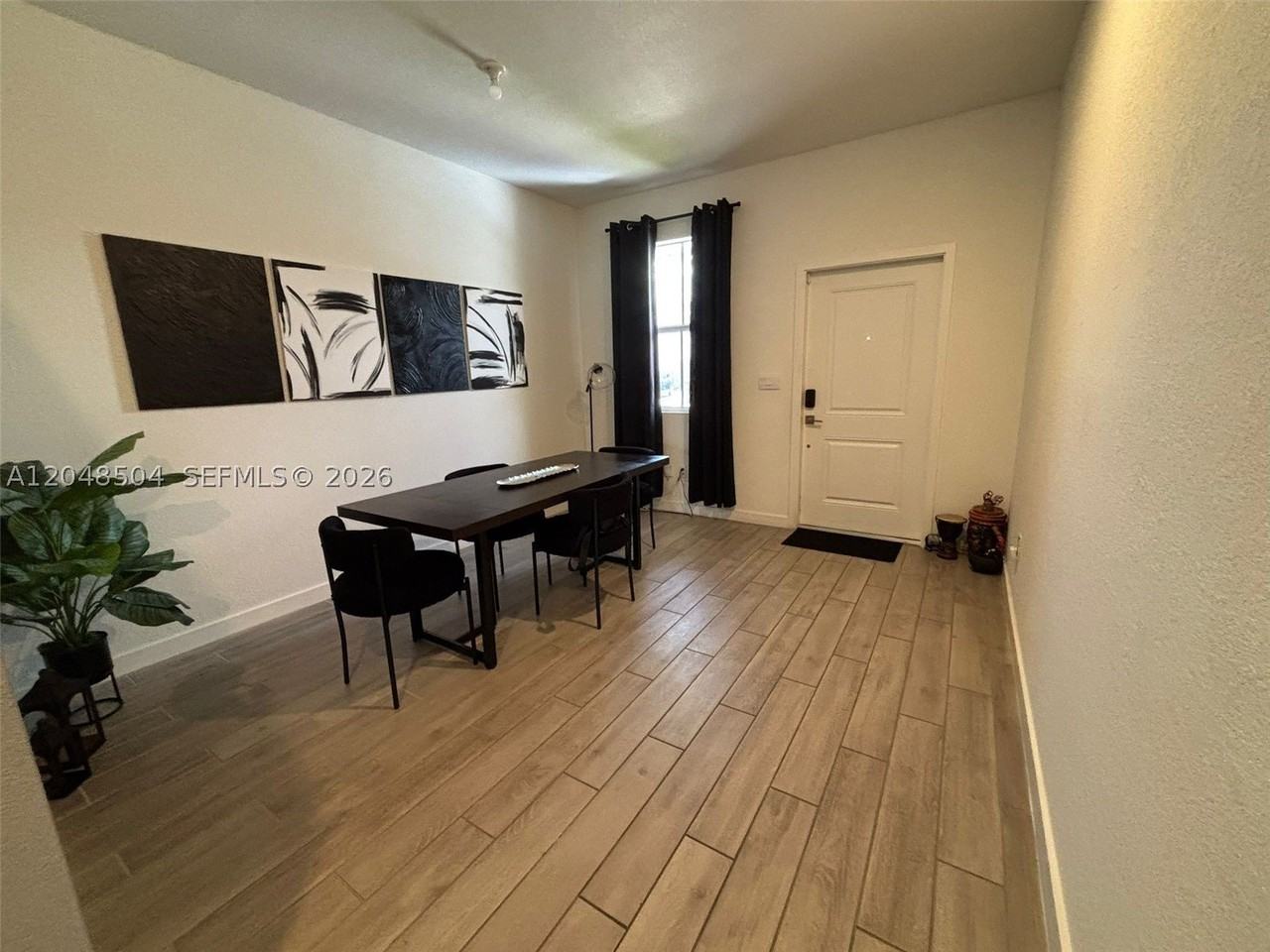 830 Se 19th St - Photo 2 of 15