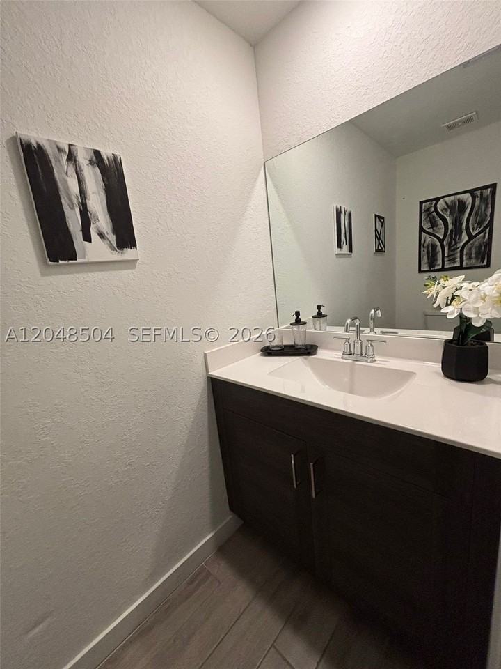 830 Se 19th St - Photo 7 of 15