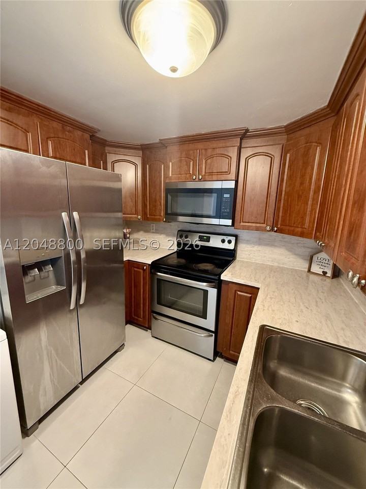 20 Sw 108th Ave #F7 - Photo 7 of 19