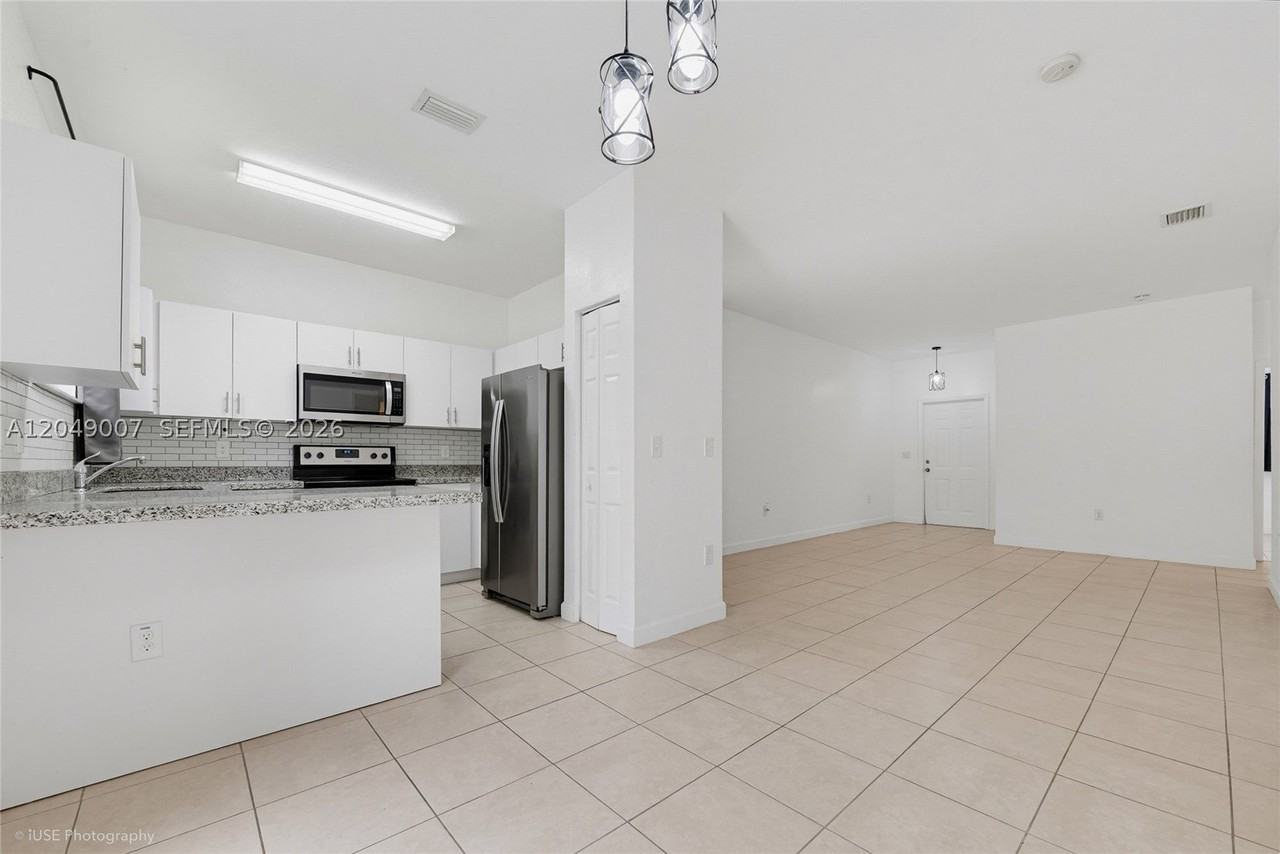 2630 Ne 3rd Dr #204 - Photo 4 of 14