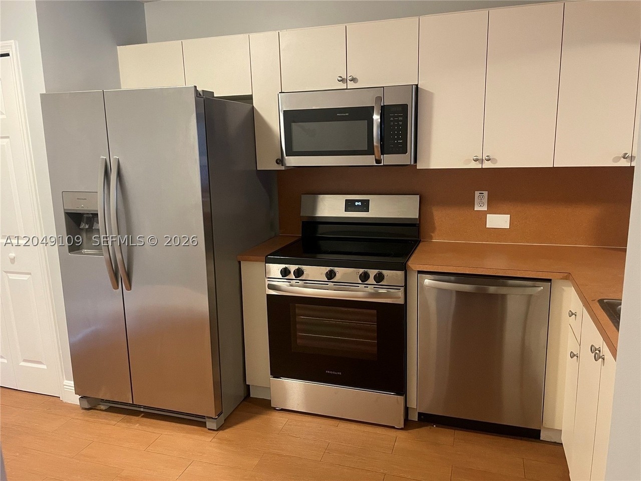 1261 Se 27th St #104 - Photo 3 of 24