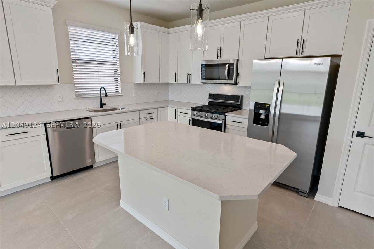 4470 Waterside Dr - Photo 6 of 29