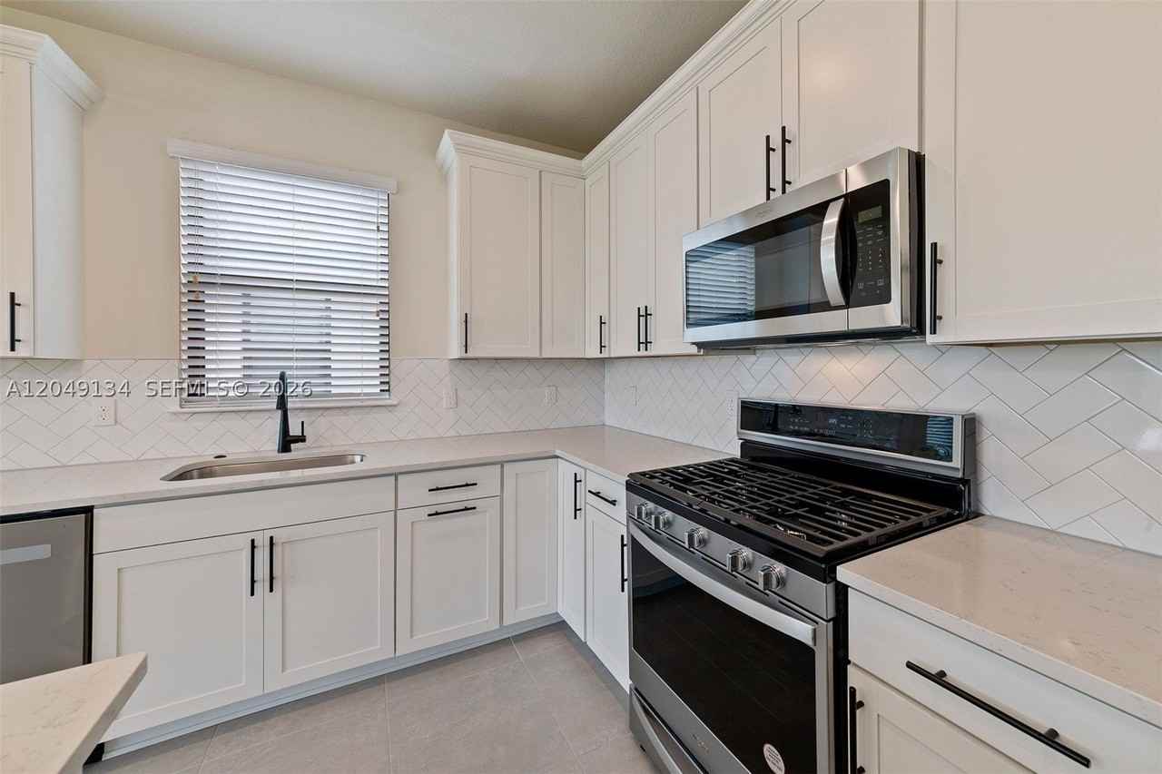 4470 Waterside Dr - Photo 7 of 29