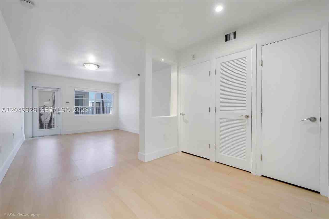1034 Pennsylvania Ave #104 - Photo 2 of 14