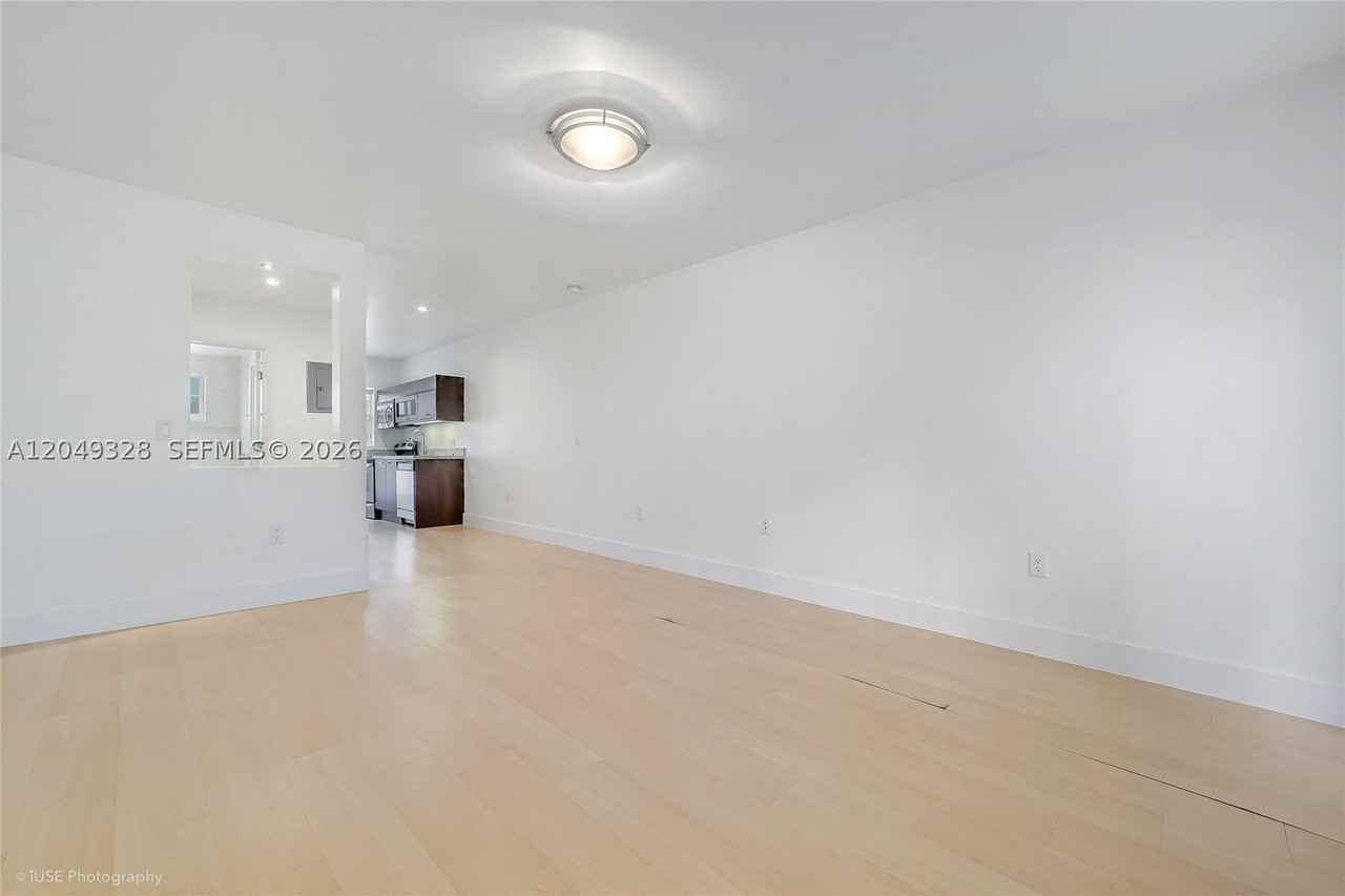 1034 Pennsylvania Ave #104 - Photo 3 of 14