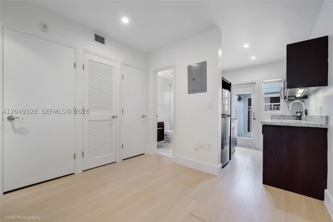 1034 Pennsylvania Ave #104 - Photo 4 of 14