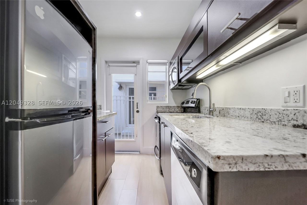 1034 Pennsylvania Ave #104 - Photo 5 of 14
