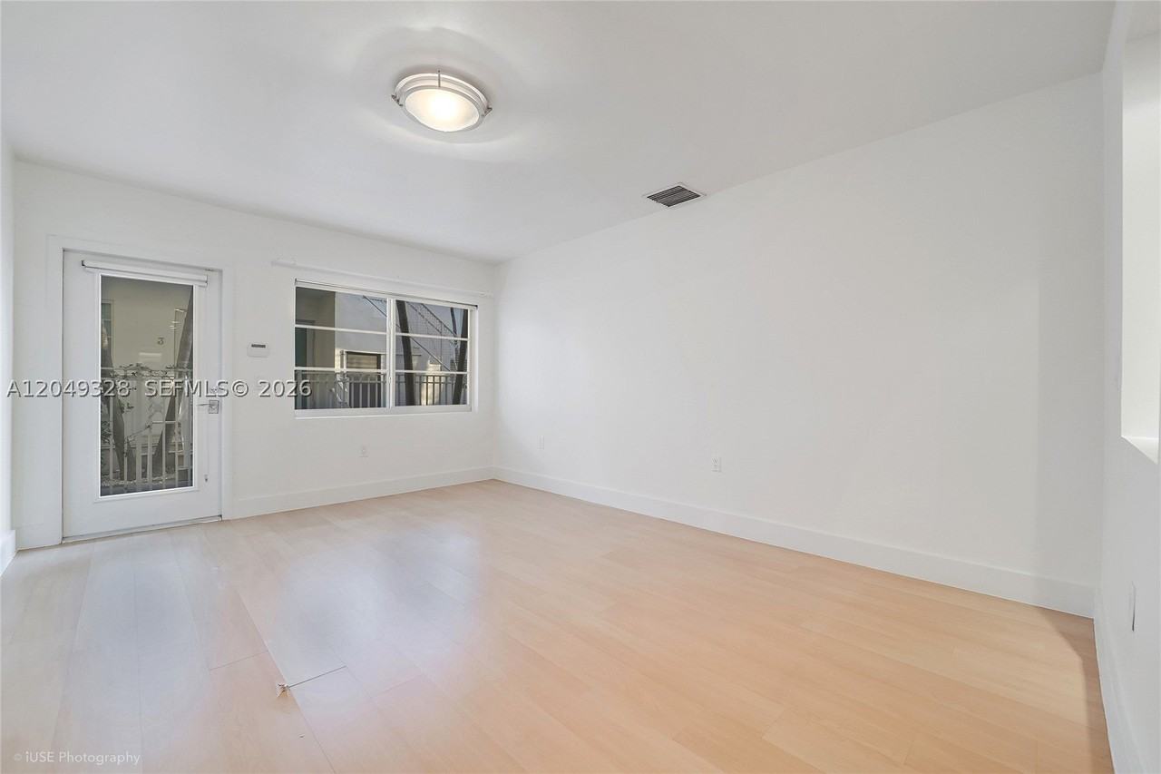 1034 Pennsylvania Ave #104 - Photo 7 of 14