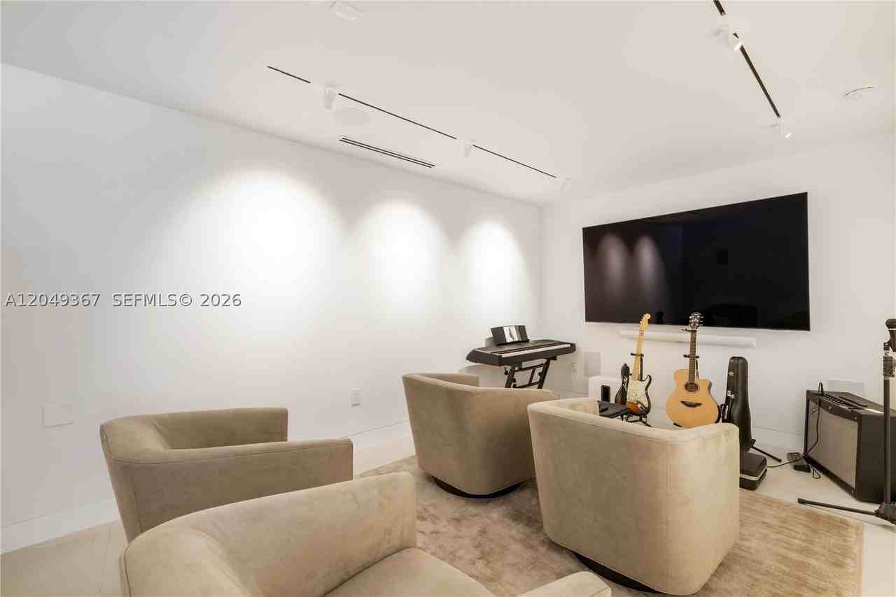 7180 E Lago Dr - Photo 4 of 47