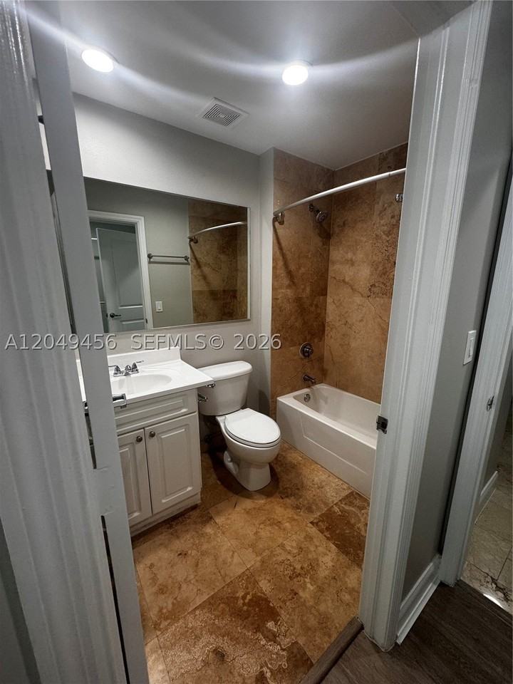 1750 Nw 107th Ave #M410 - Photo 6 of 7