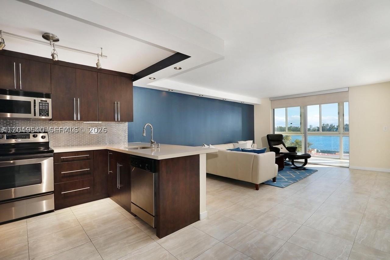 145 Se 25th Rd #502 - Photo 5 of 25