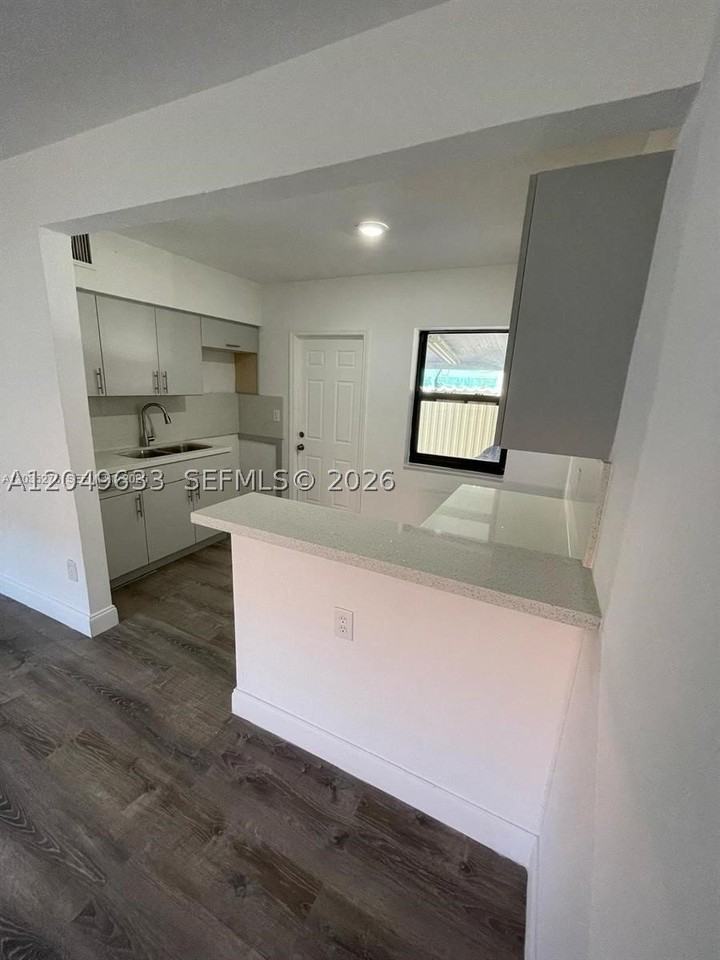 7360 Sw 21st St #7360 - Photo 3 of 11