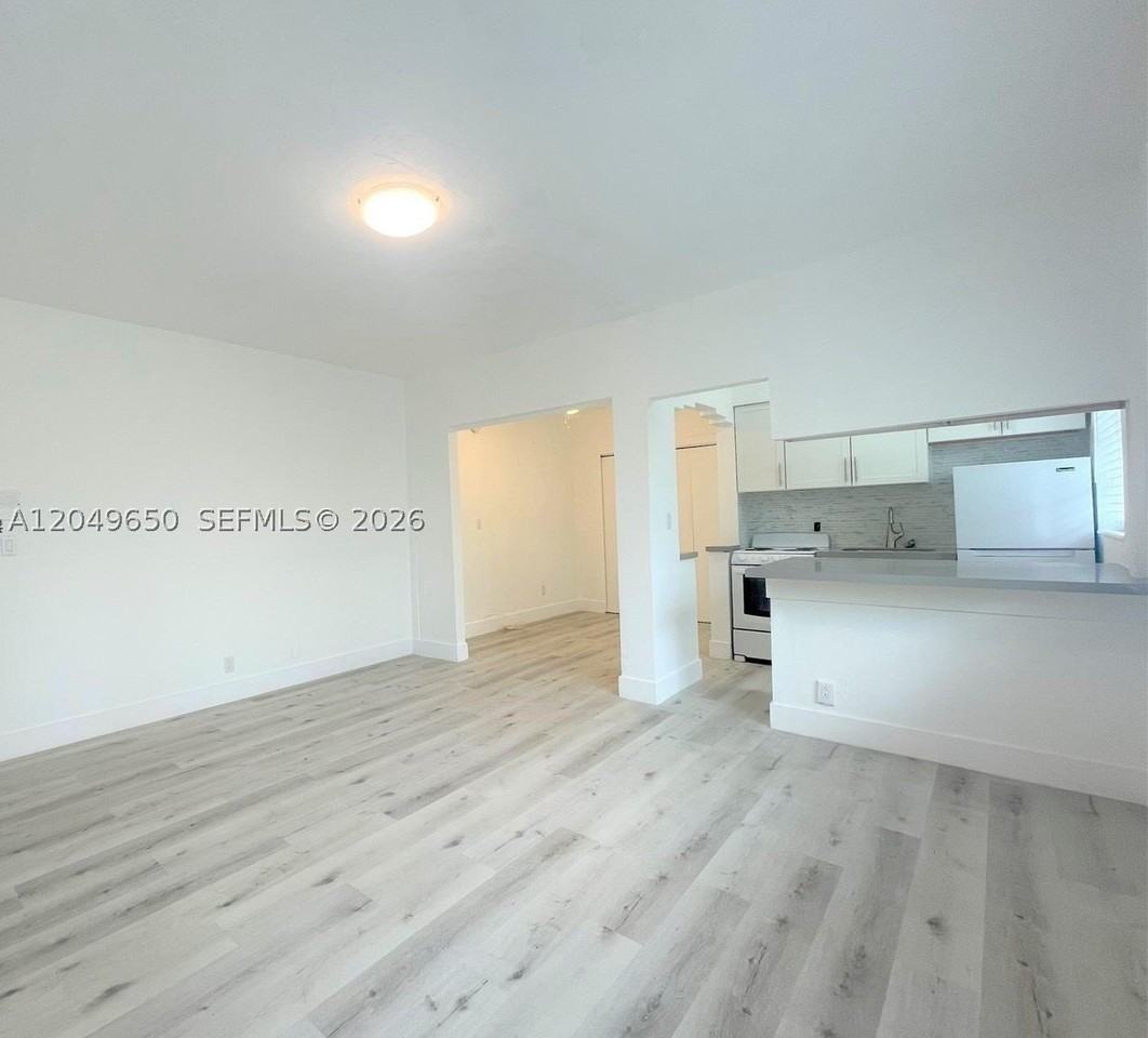 1021 Euclid Ave #9 - Photo 2 of 16