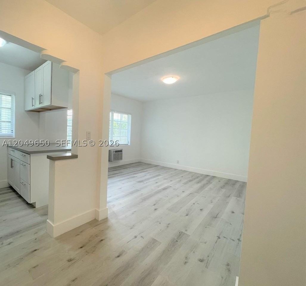 1021 Euclid Ave #9 - Photo 5 of 16