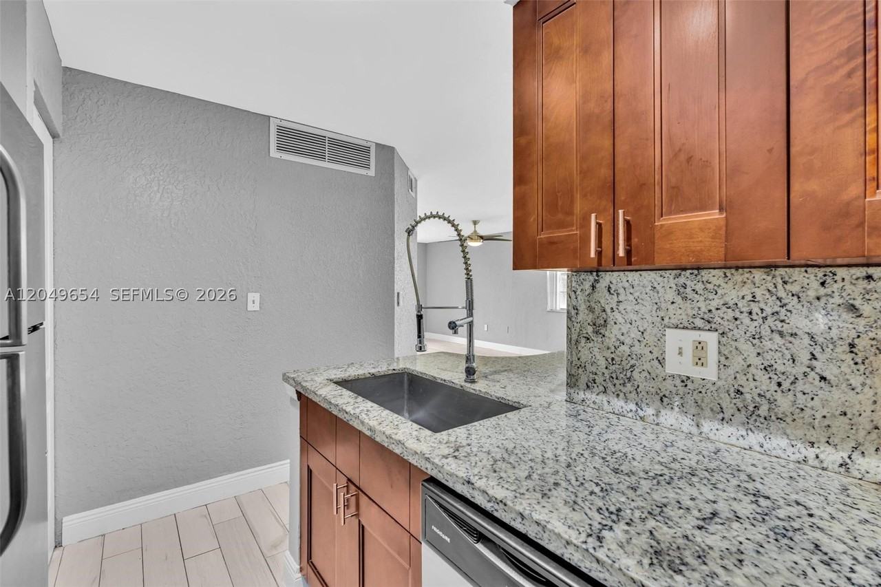 2851 N Oakland Forest Dr #111 - Photo 3 of 50