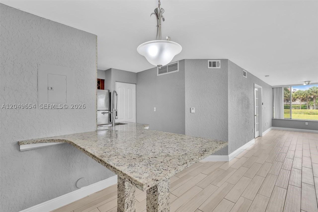 2851 N Oakland Forest Dr #111 - Photo 5 of 50