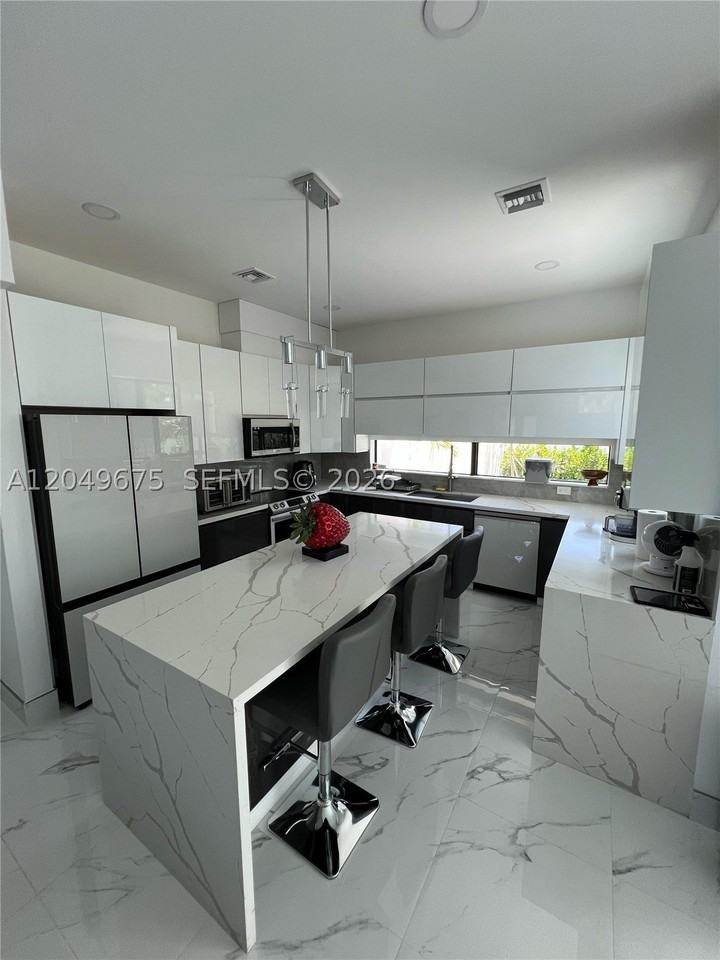 2342 Mckinley St #3 - Photo 2 of 20