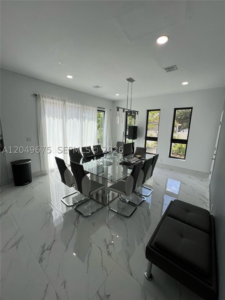 2342 Mckinley St #3 - Photo 3 of 20