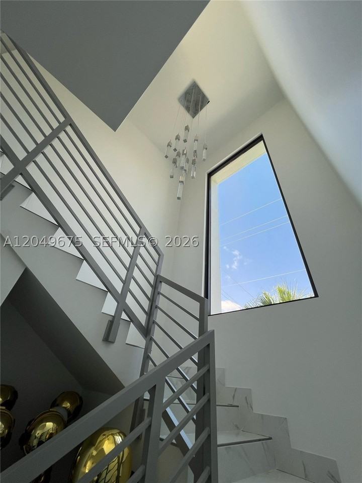 2342 Mckinley St #3 - Photo 6 of 20
