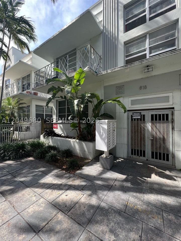 818 Pennsylvania Ave #1 - Photo 2 of 21