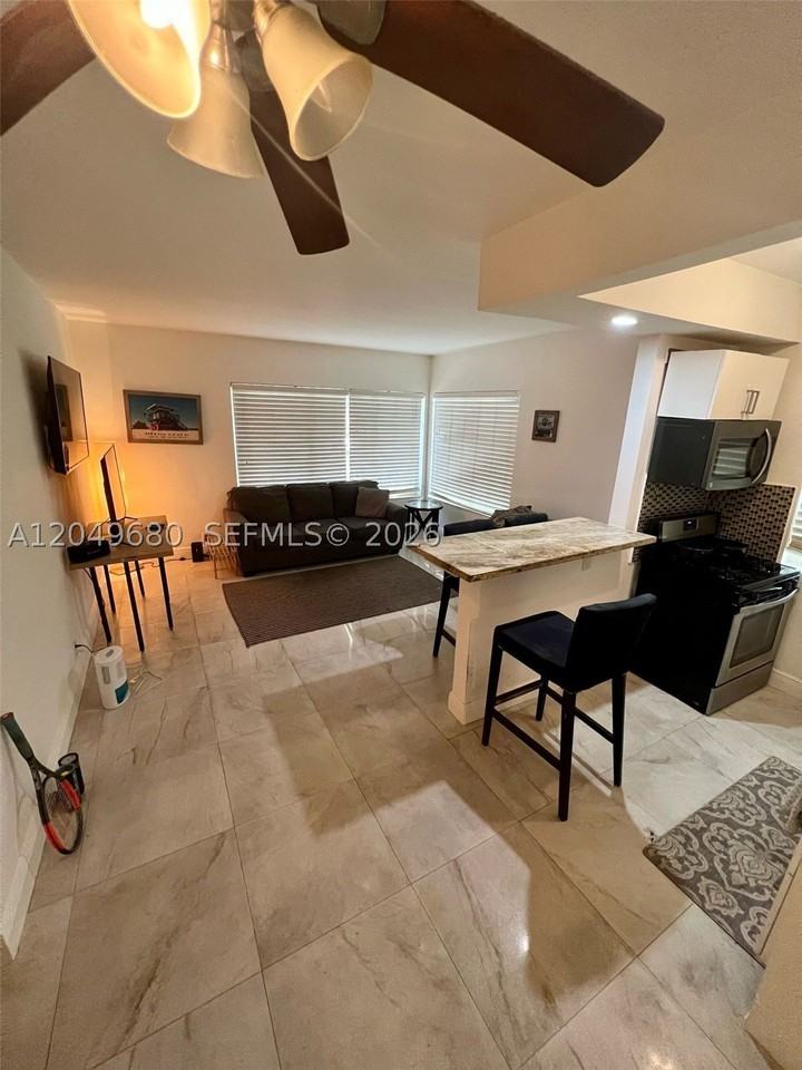 818 Pennsylvania Ave #1 - Photo 3 of 21