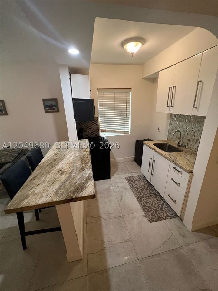 818 Pennsylvania Ave #1 - Photo 5 of 21