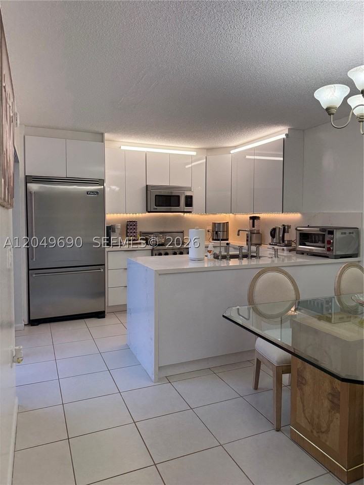 9101 Sw 19th Pl #C - Photo 4 of 25